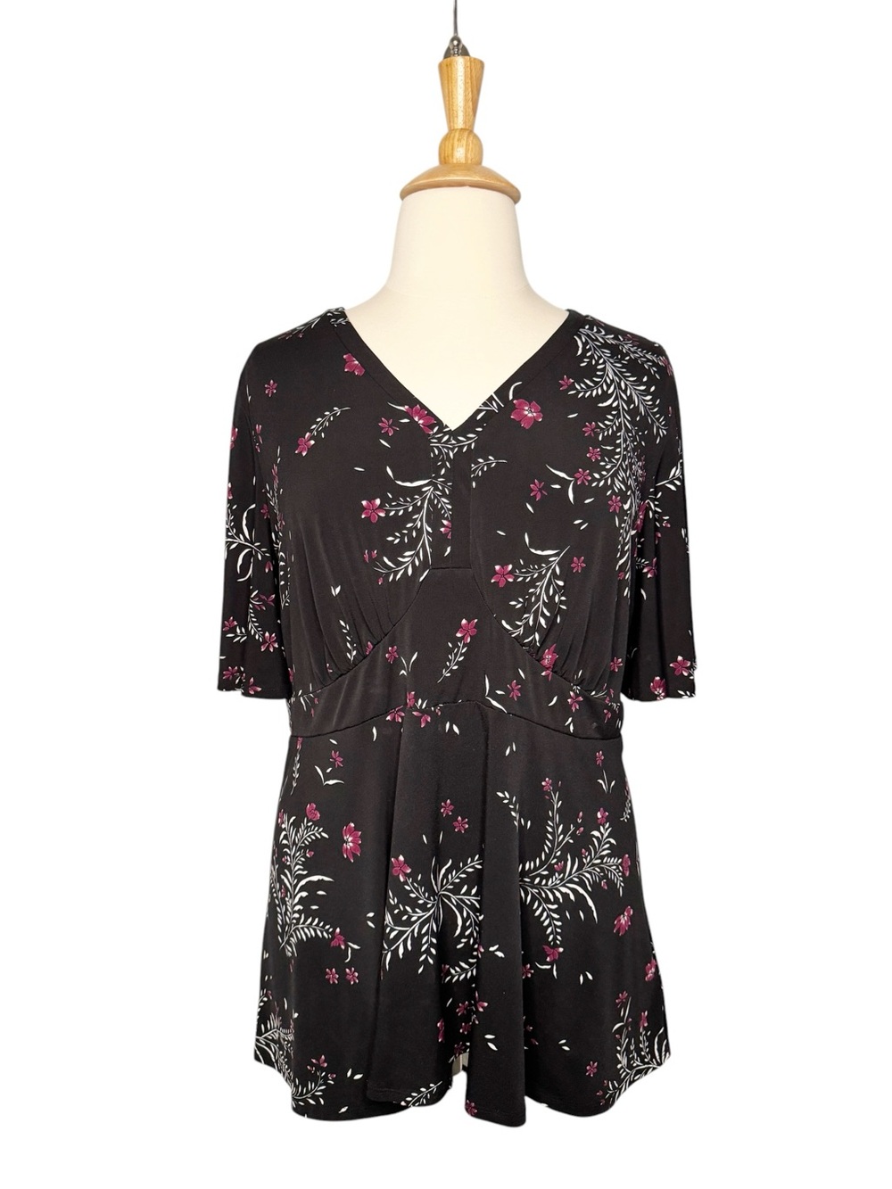 Torrid Black Floral Short Sleeve Top Size 3/3X